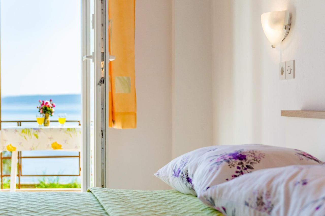 Rooms Sani Brela Cameră foto