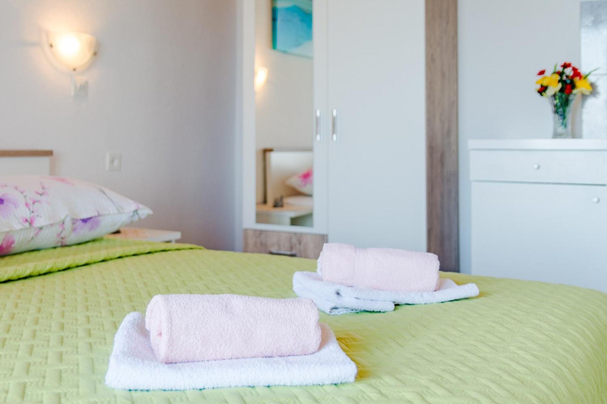 Rooms Sani Brela Cameră foto